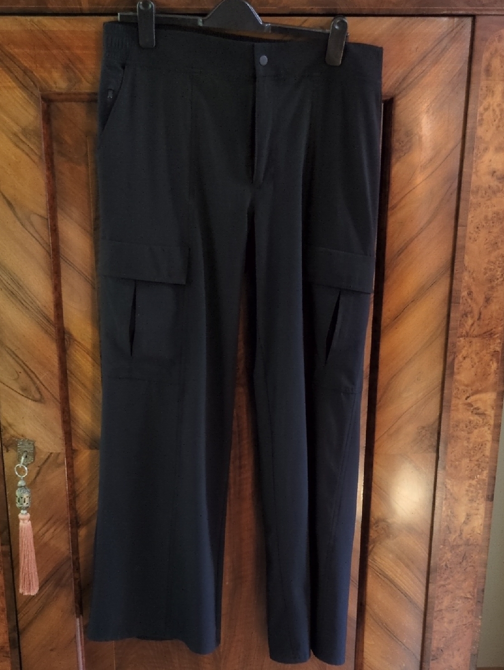 Athleta Black Chelsea Wide Leg Cargo Pants - Perfect summer travel Pants